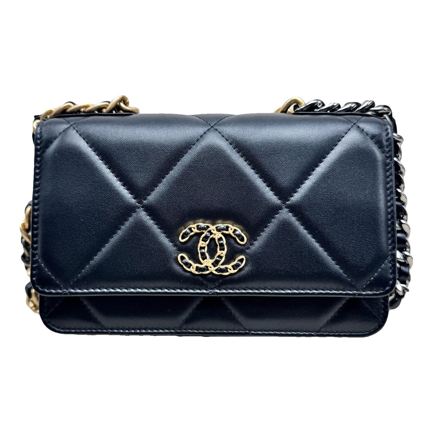 Chanel 19 leather handbag