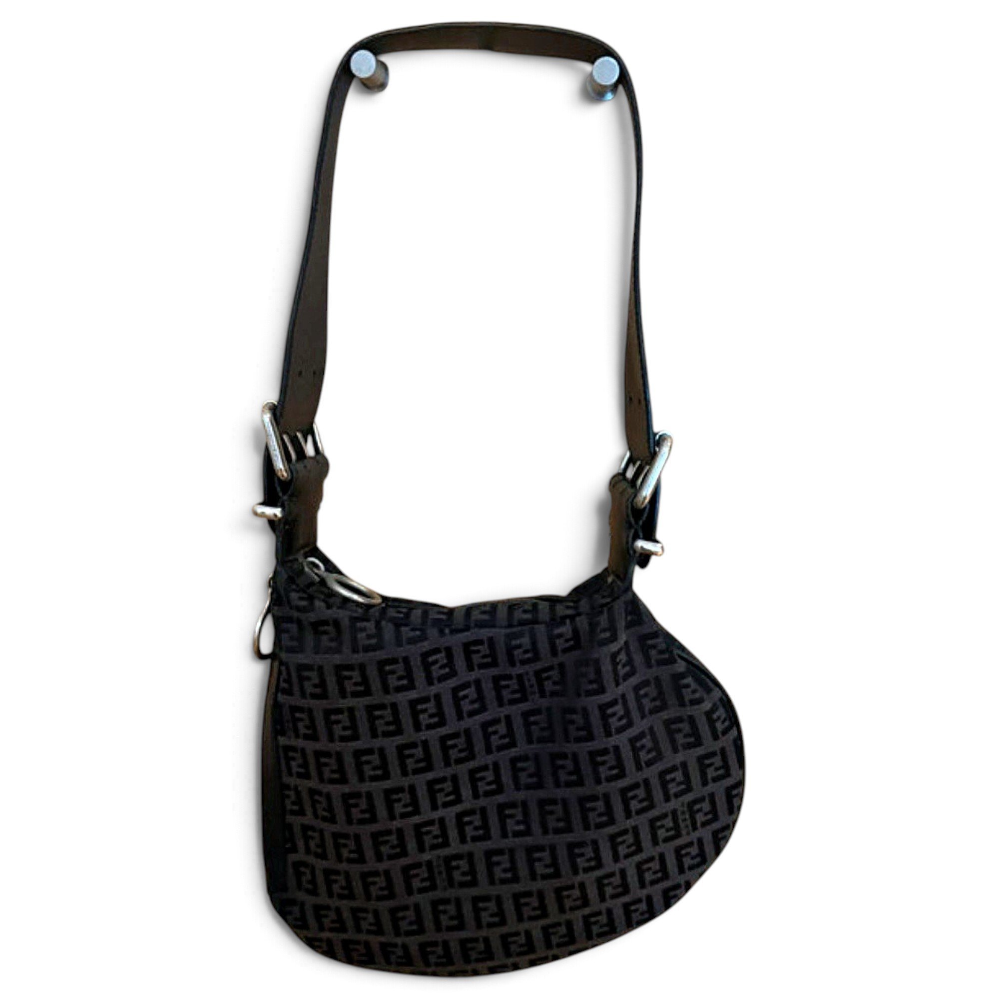 Oyster cloth handbag