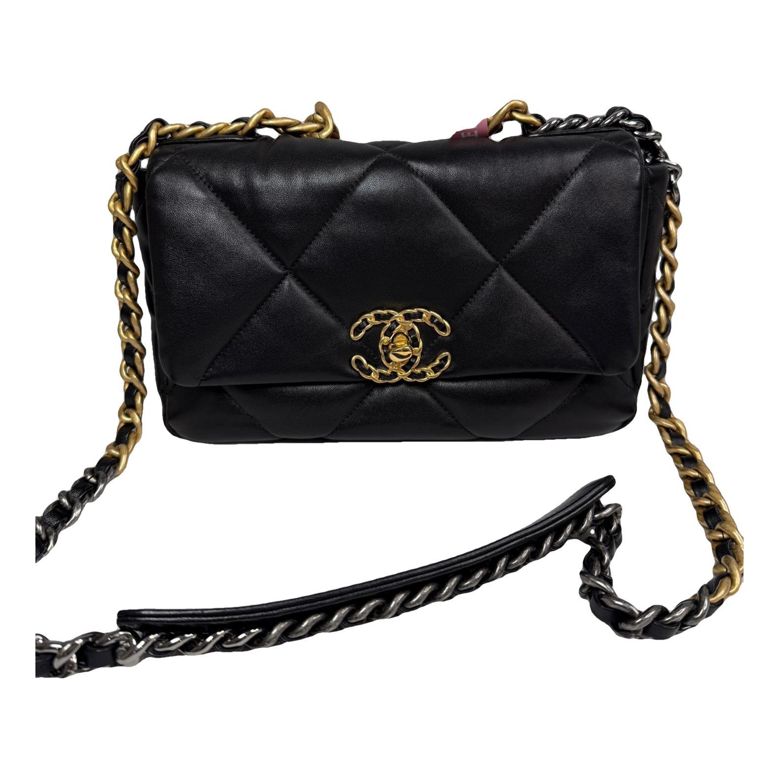 Chanel 19 leather handbag