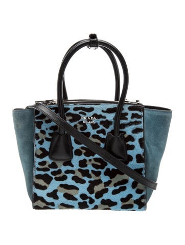 Signature Shoulder Bag