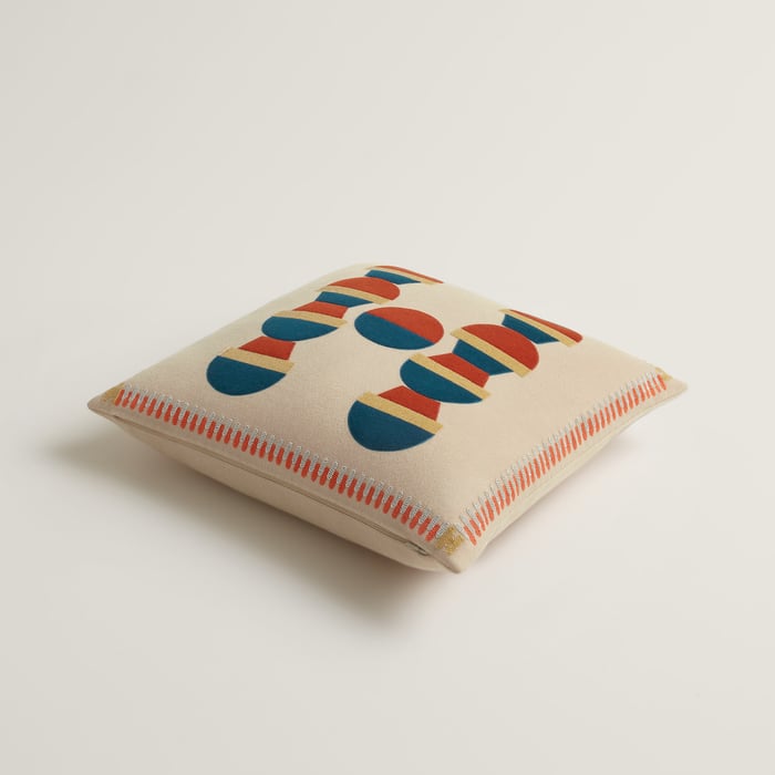 Grège En Equilibre Pillow