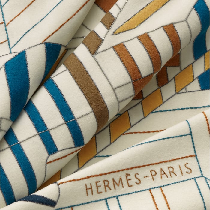 Cheval Au Faubourg Blanket