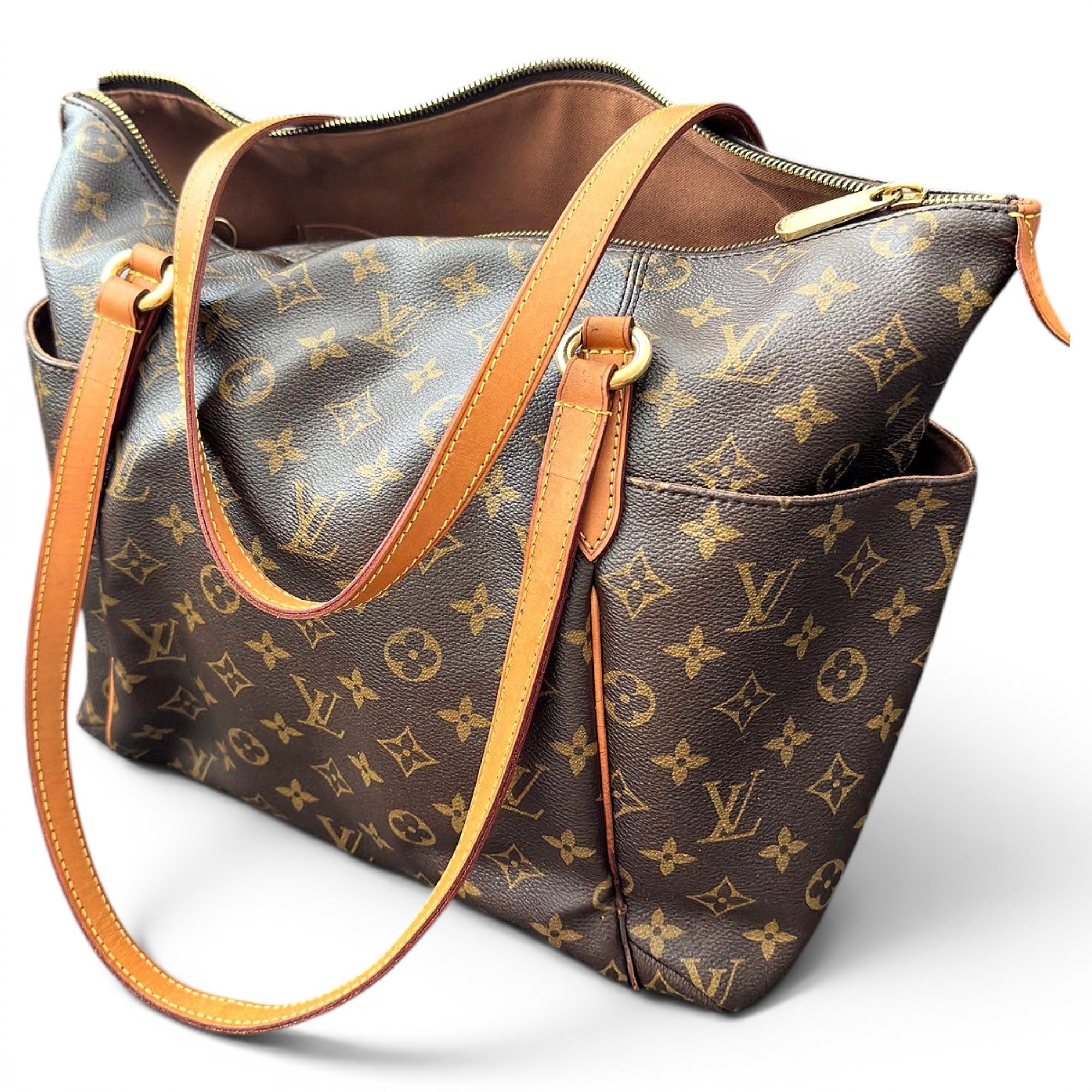 Totally leather handbag