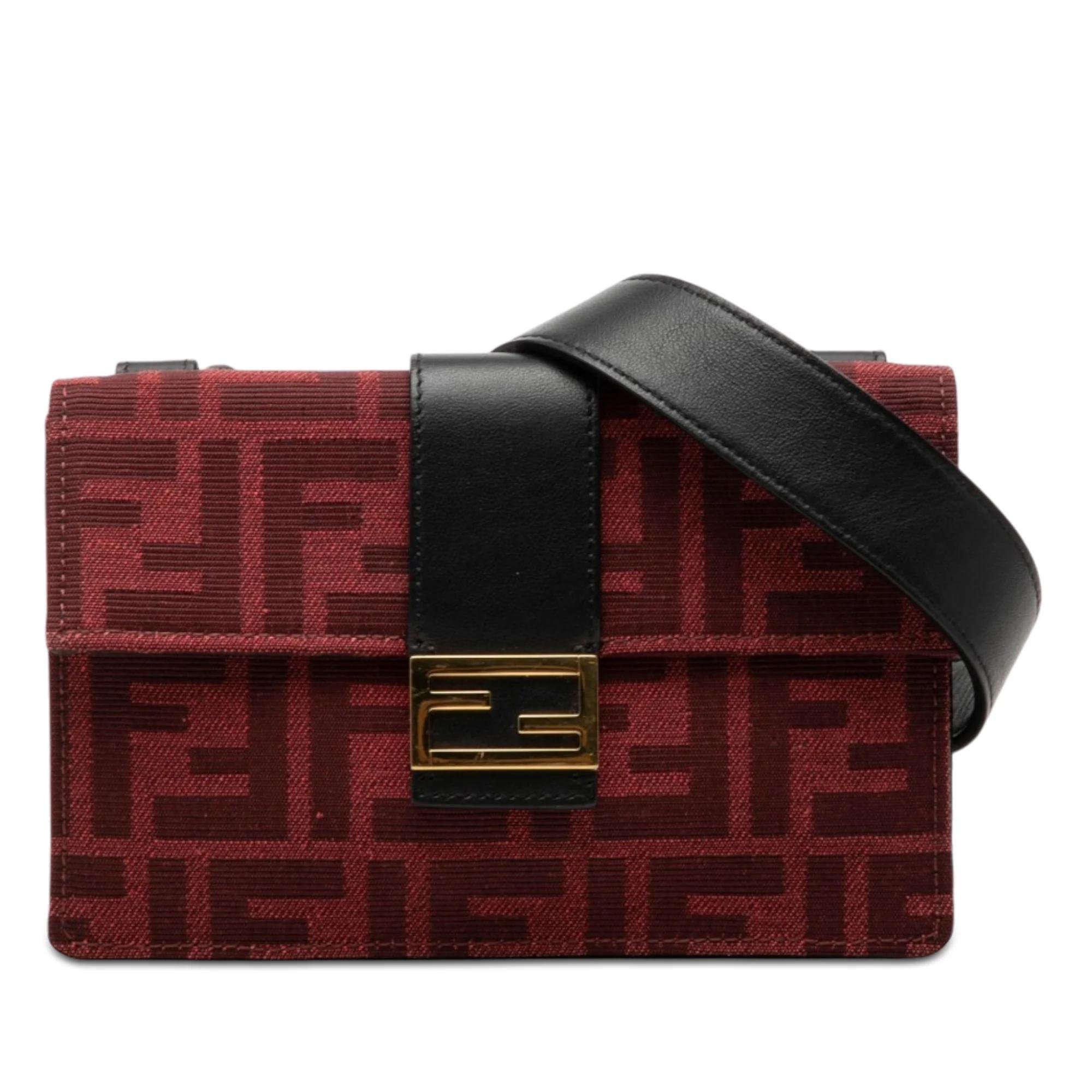 Baguette leather crossbody bag