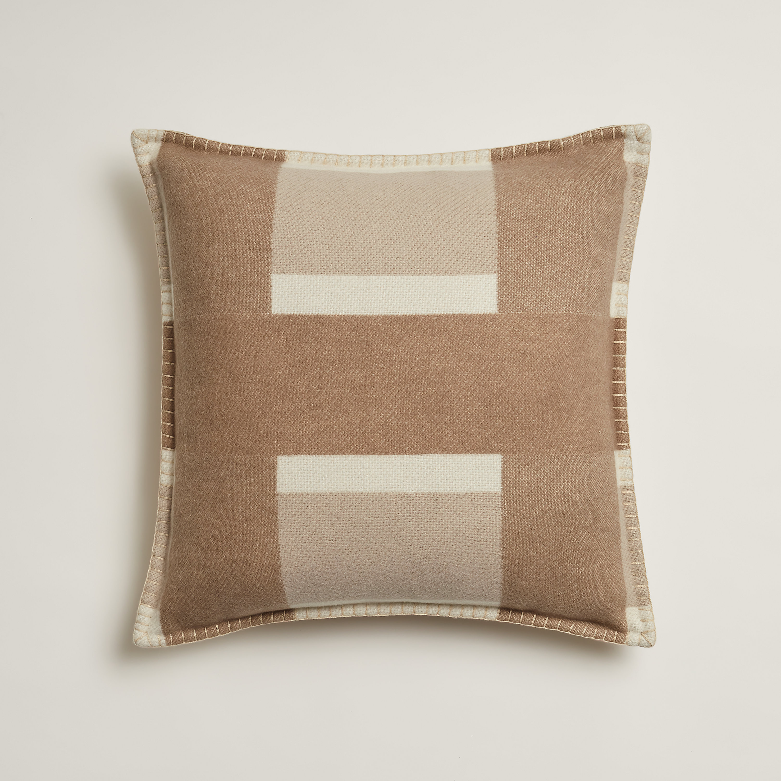 H Tissage pillow