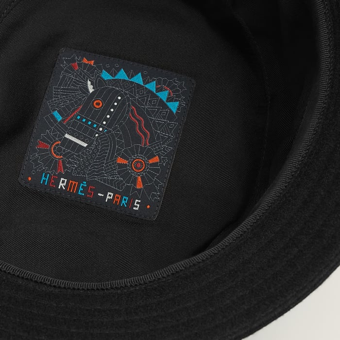 Noir Fred Clou Carrousel Bucket Hat