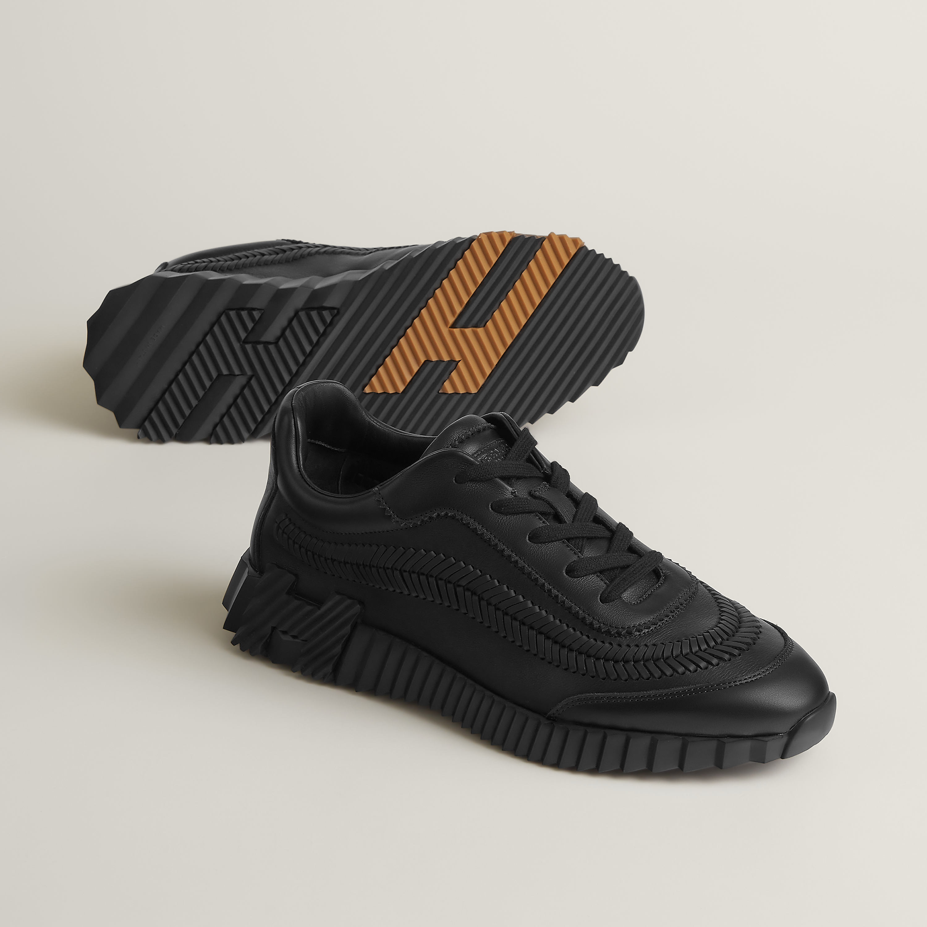 Bouncing sneaker