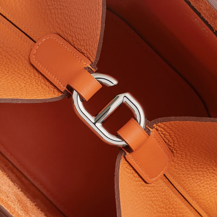 Orange Hermès In-the-loop 18 Bag