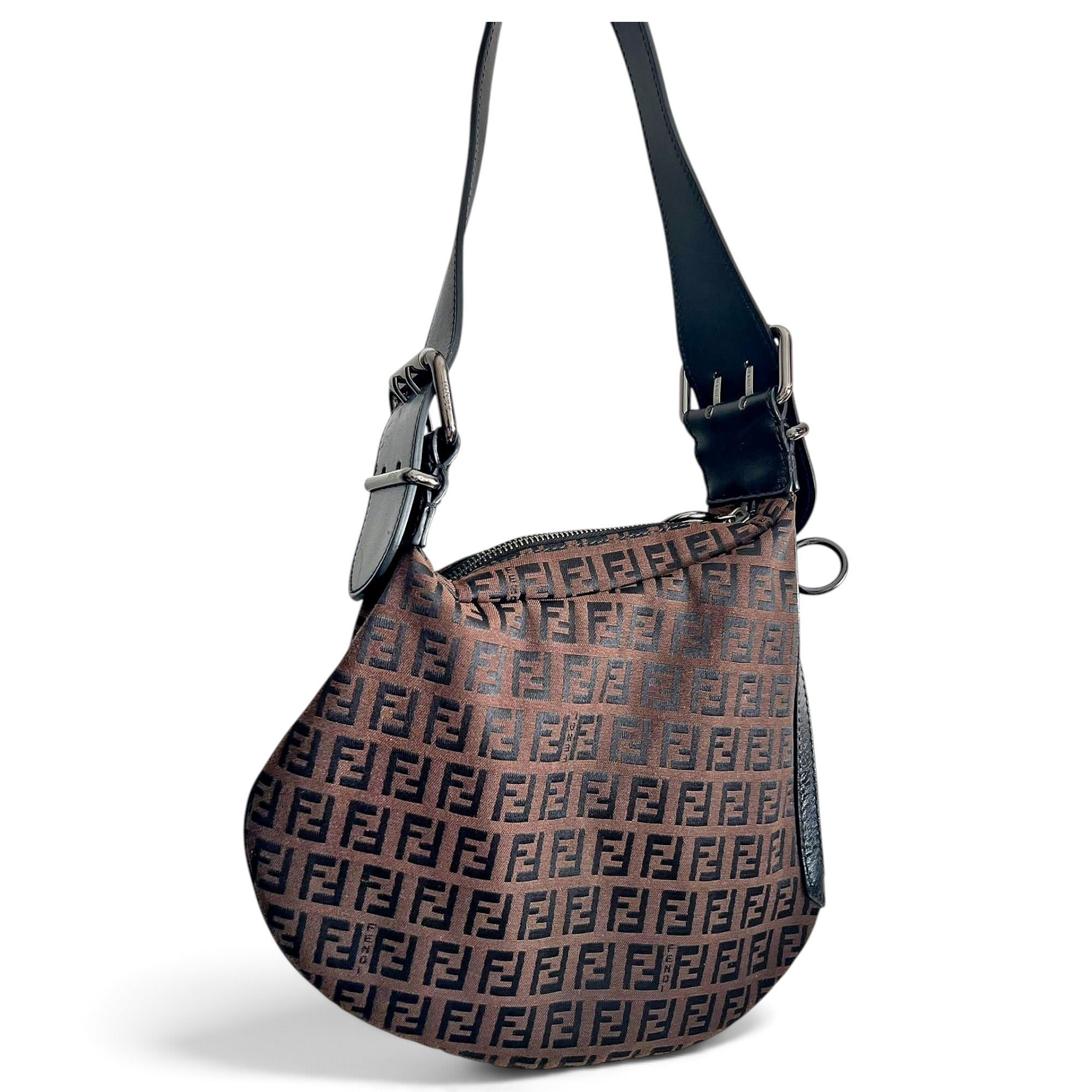 Oyster cloth handbag