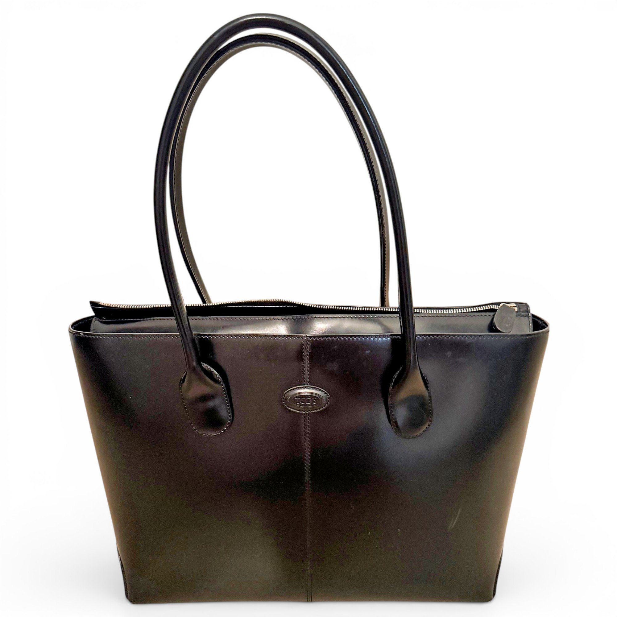 Shopping Media patent leather handbag