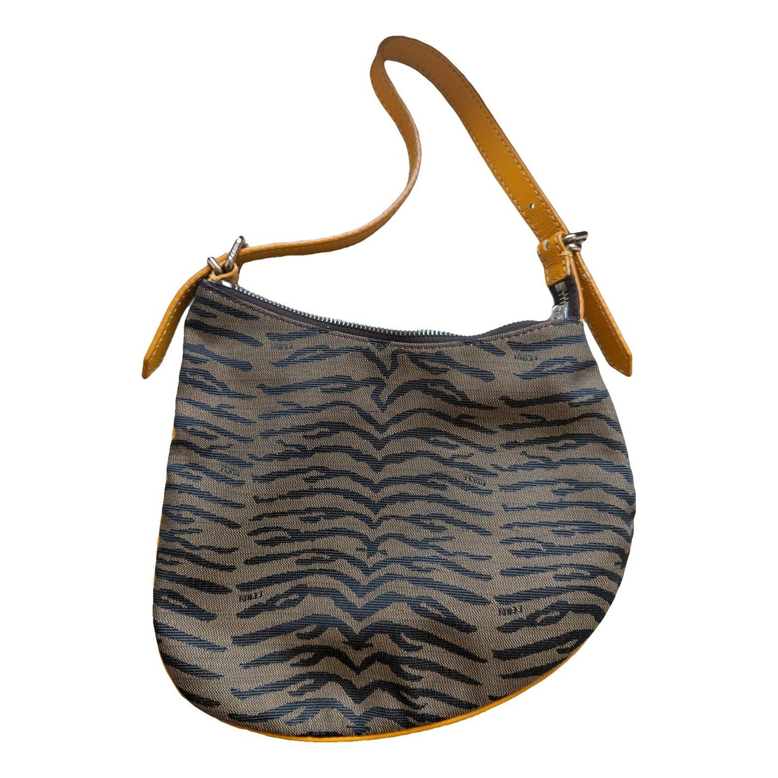 Oyster cloth handbag