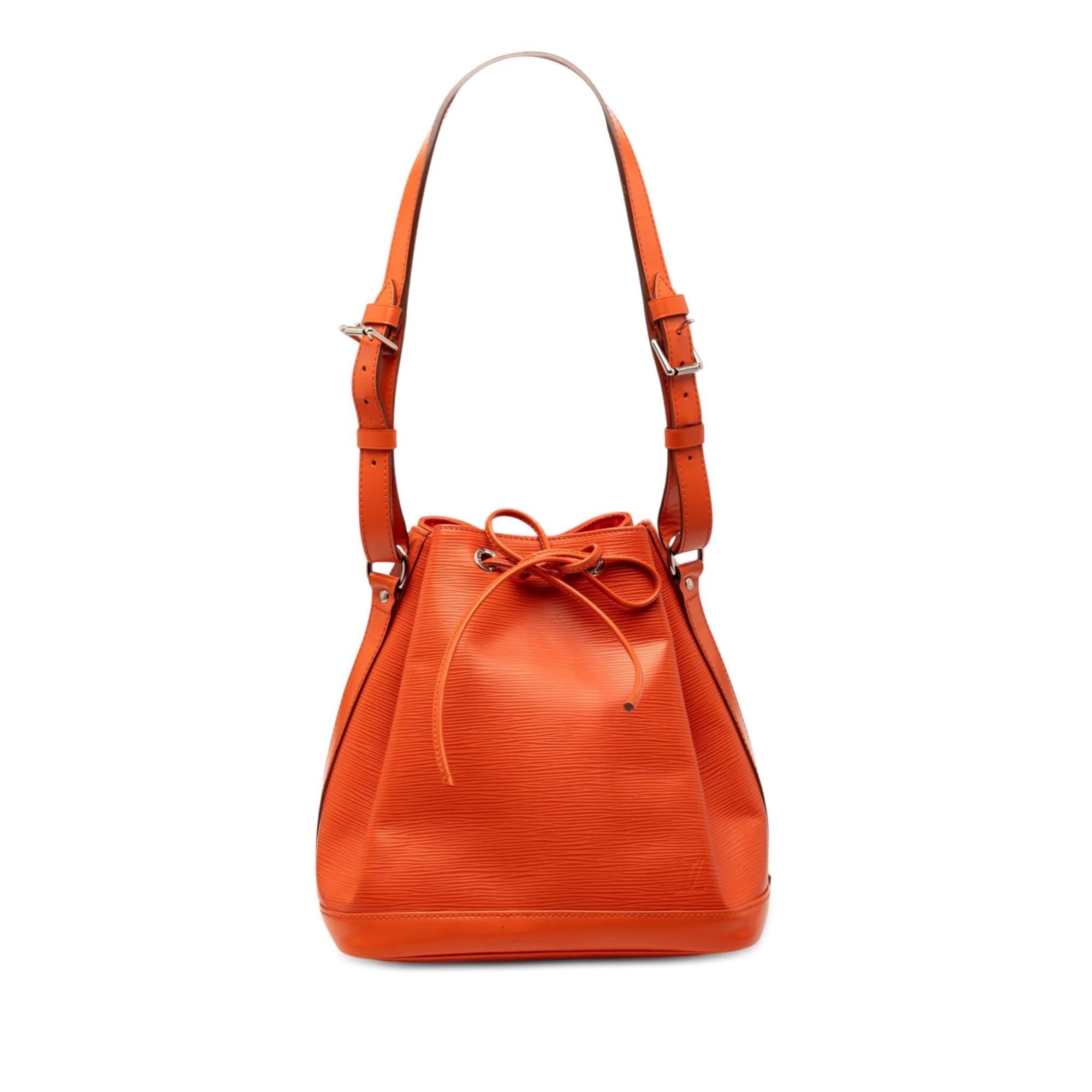 Bucket leather tote