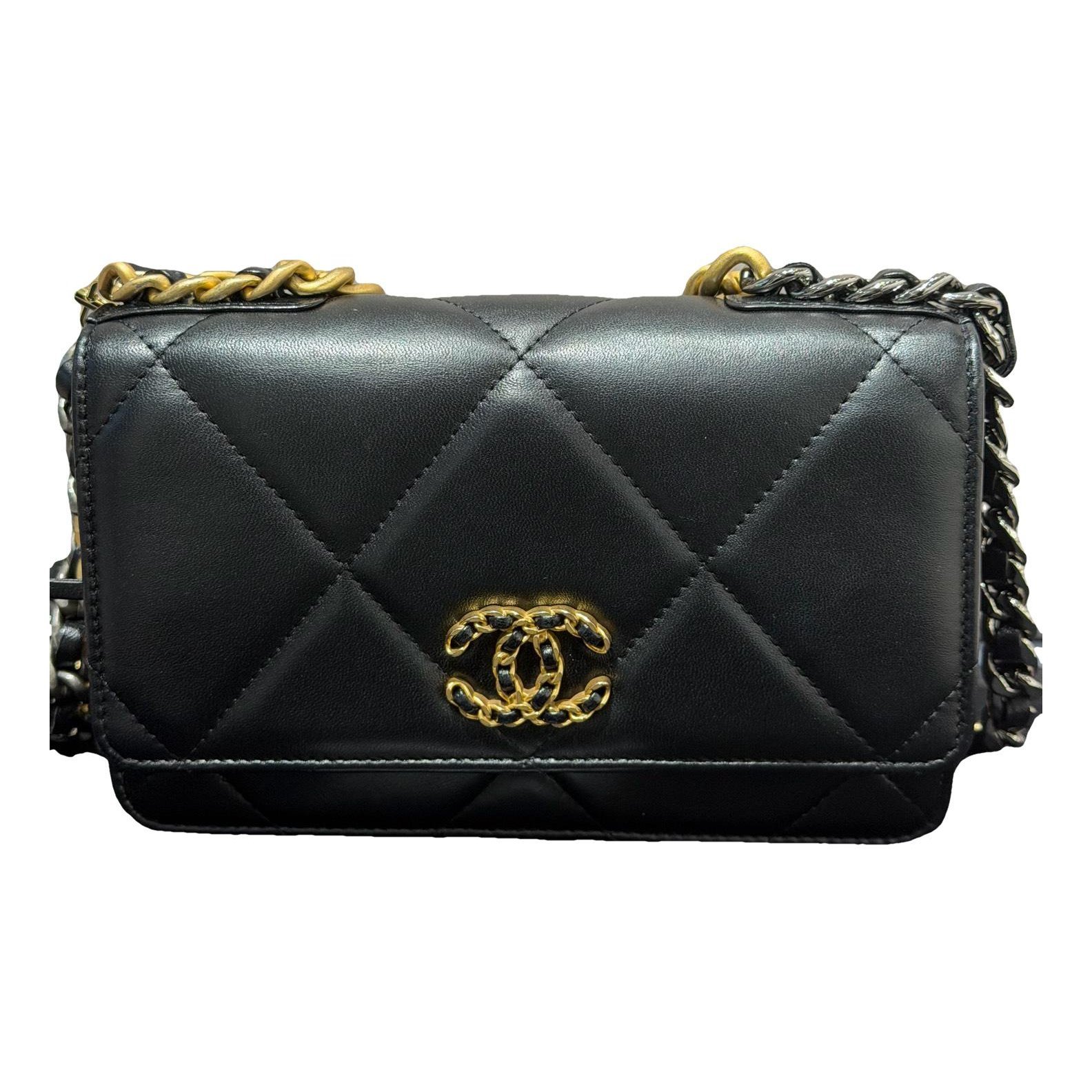 Wallet On Chain Chanel 19 leather handbag