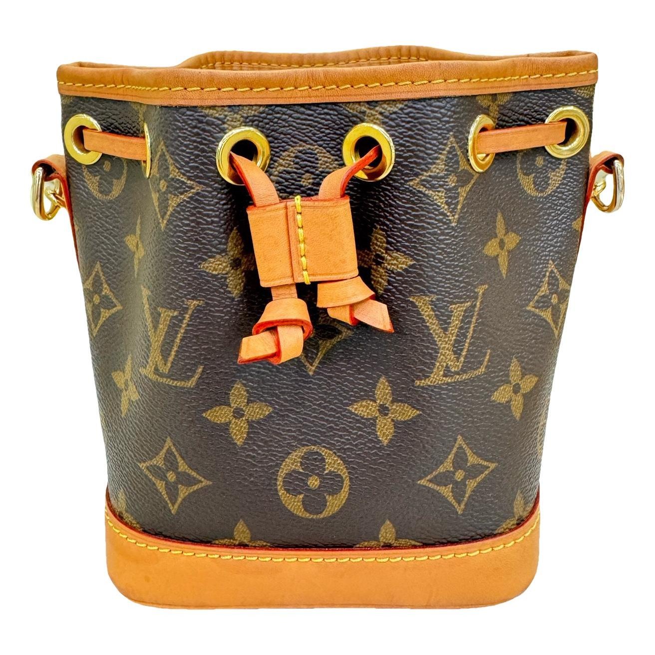 Nano Noé leather handbag