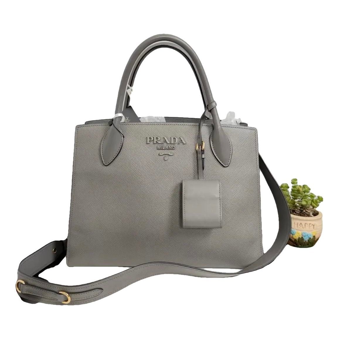 Monochrome leather handbag
