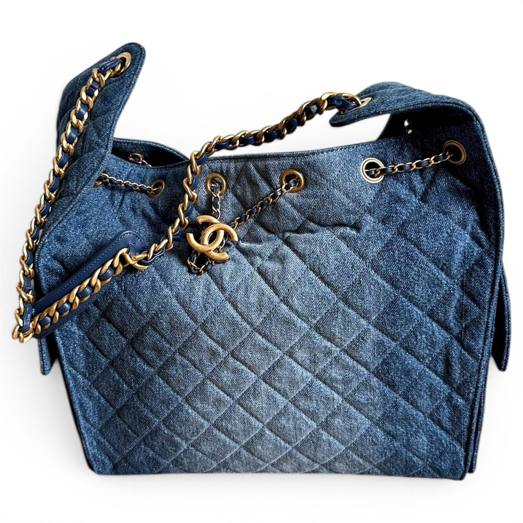 Chanel 25 handbag