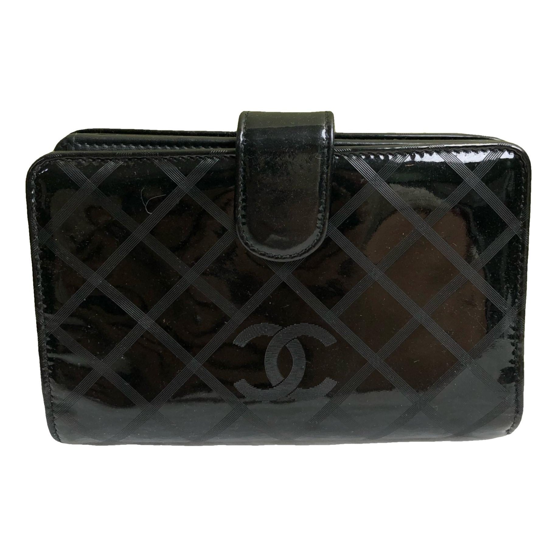 Patent leather clutch bag