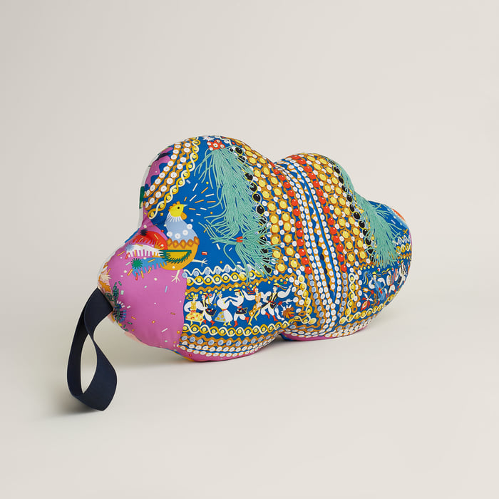 Random Cloud Cushion