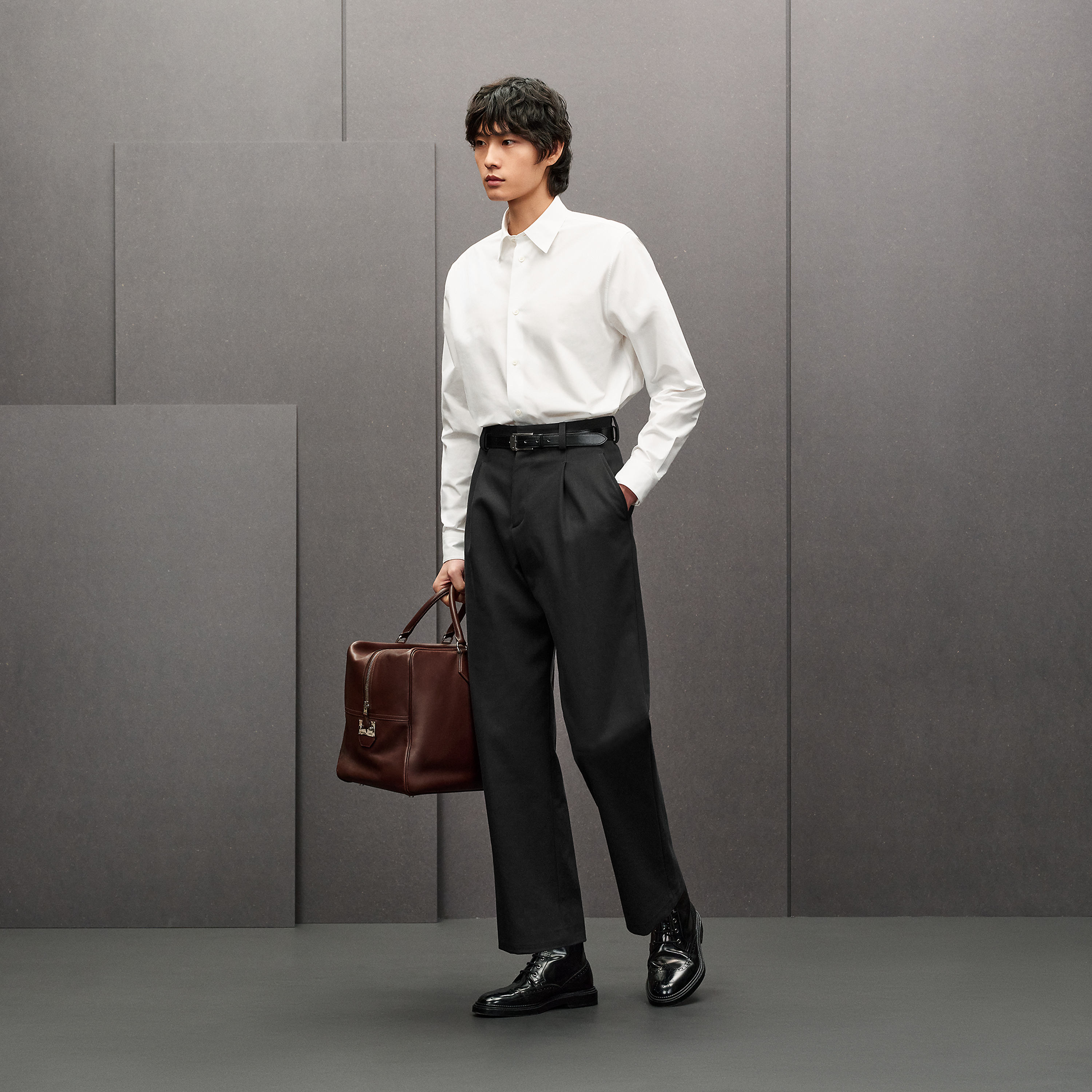 Straight cut shirt with leather detail