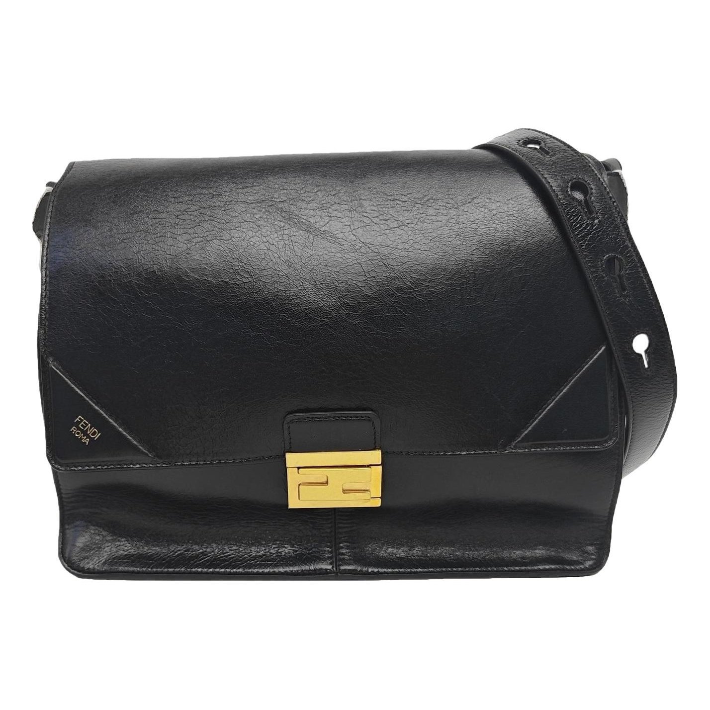 Kan U leather handbag