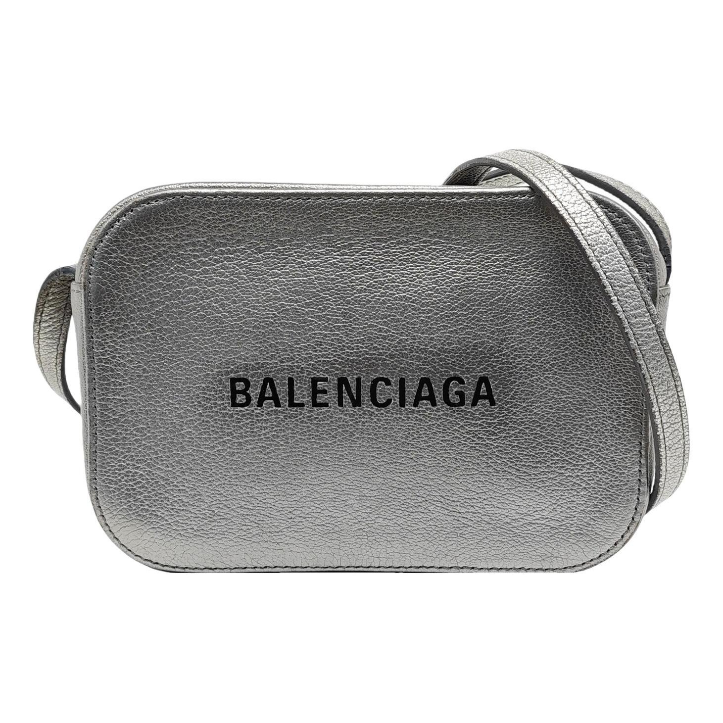 Everyday leather handbag