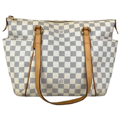 Totally leather handbag