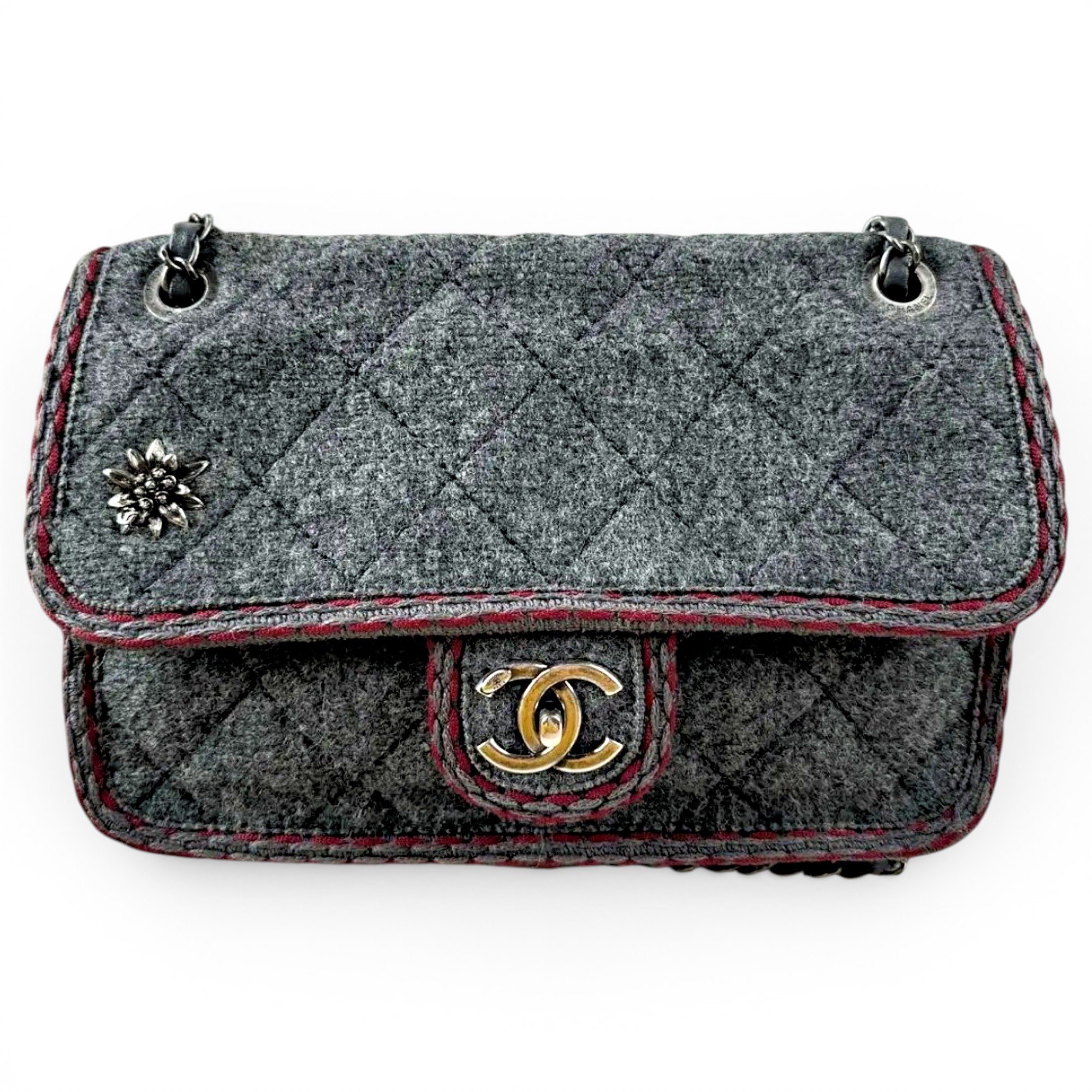 Timeless/Classique tweed crossbody bag