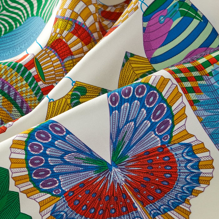 Lanternes, Ballons Et Cocardes Scarf 45