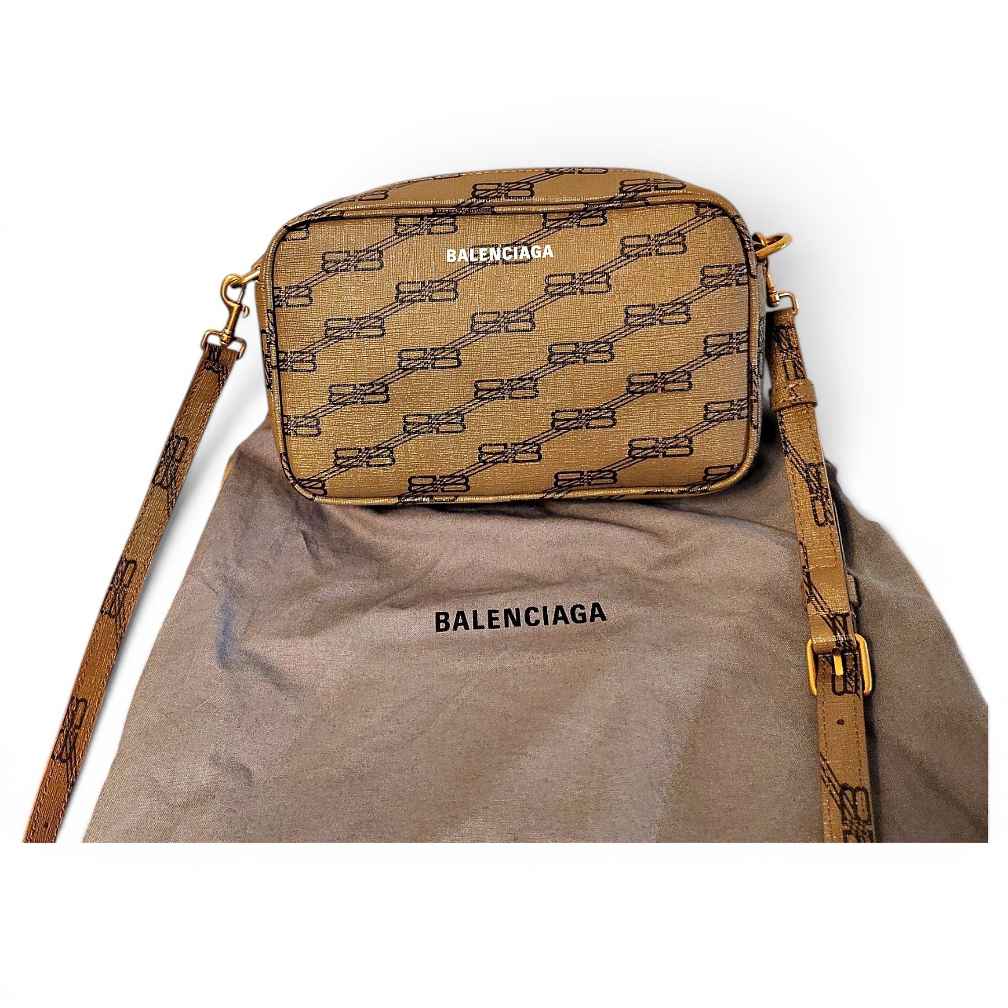 Everyday leather handbag
