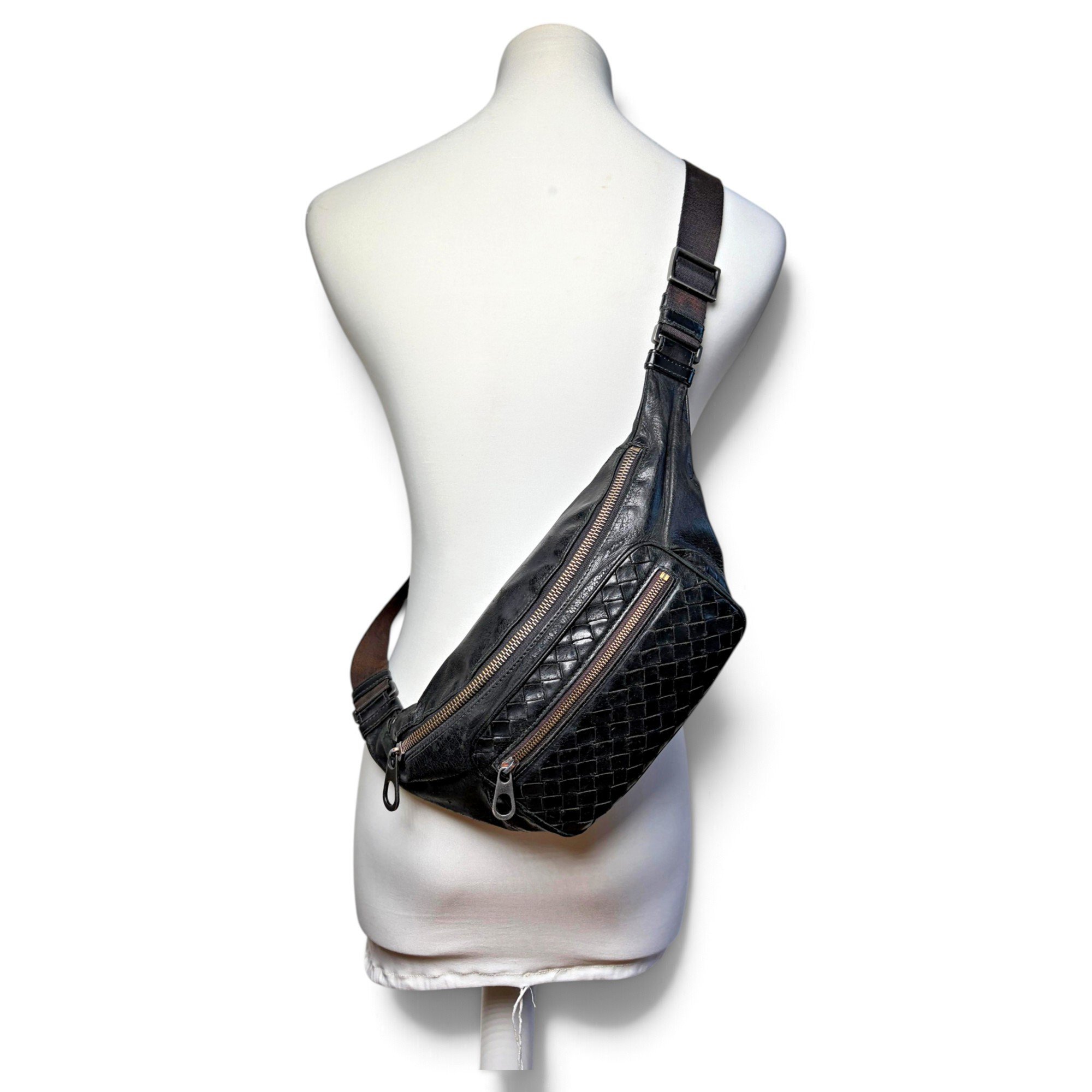 Veneta leather handbag