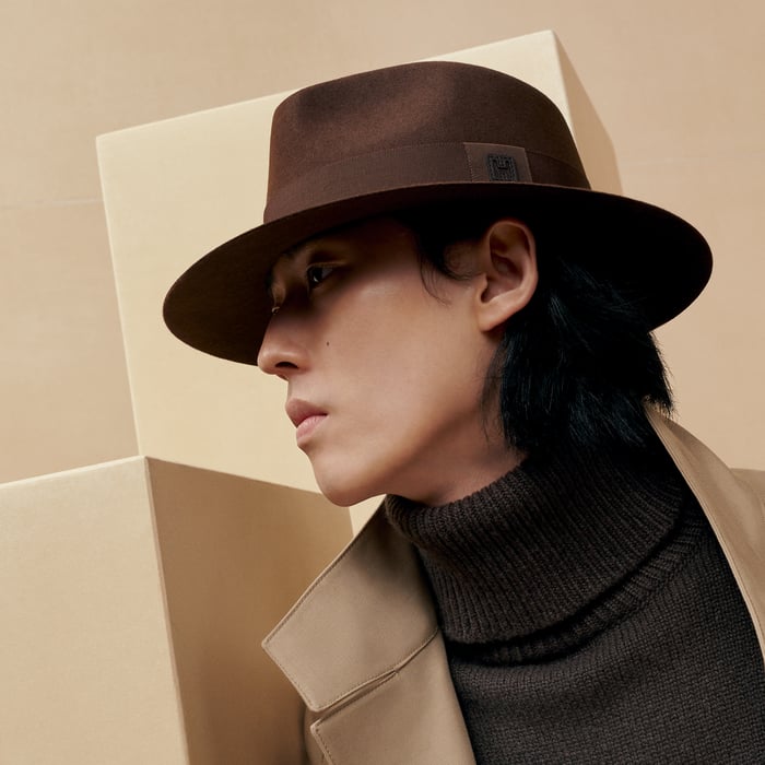 Noir Balthazar H Cut 햇