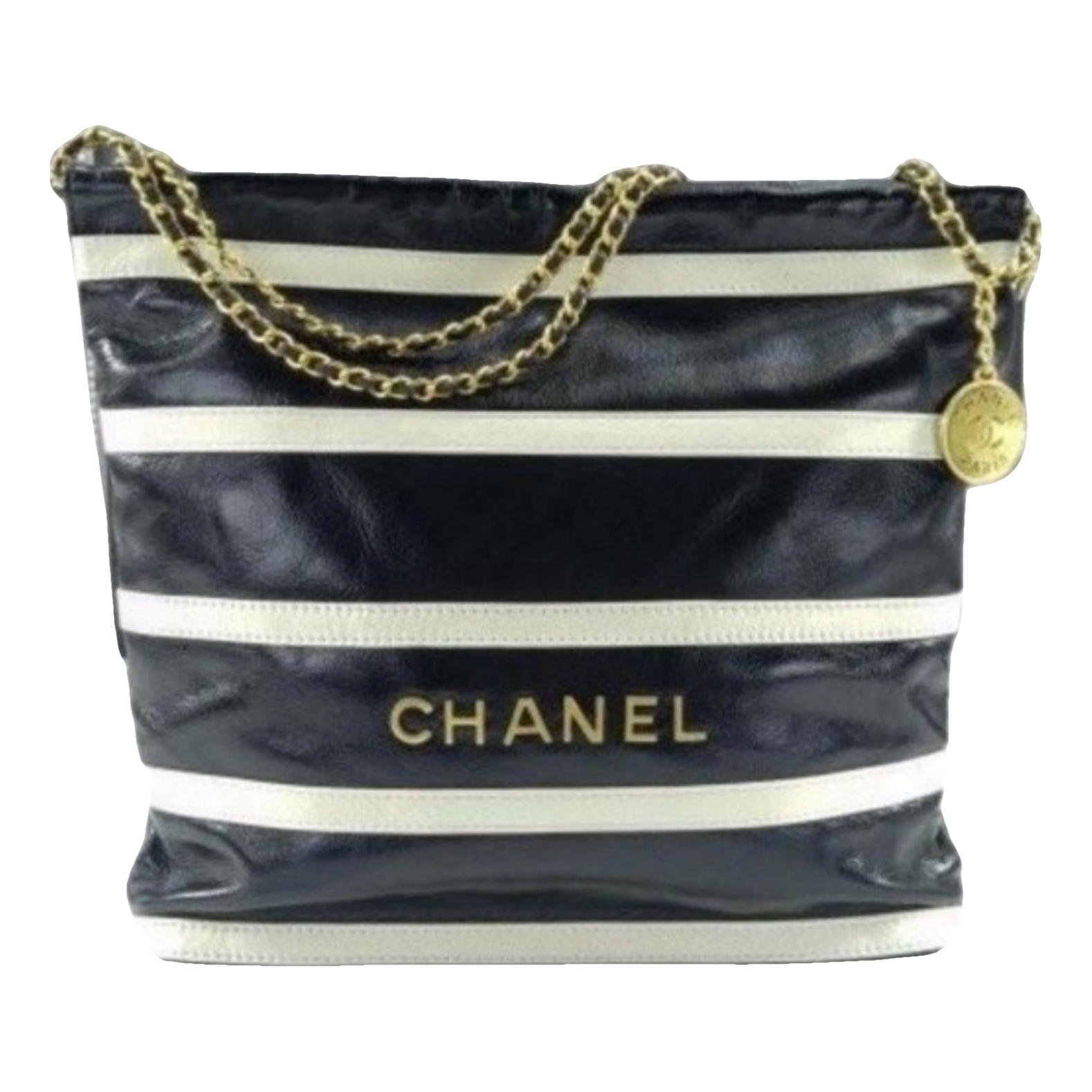 Chanel 22 leather bag