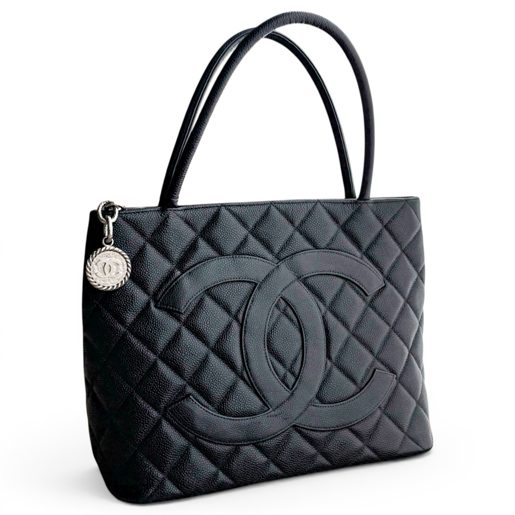 Médaillon leather handbag