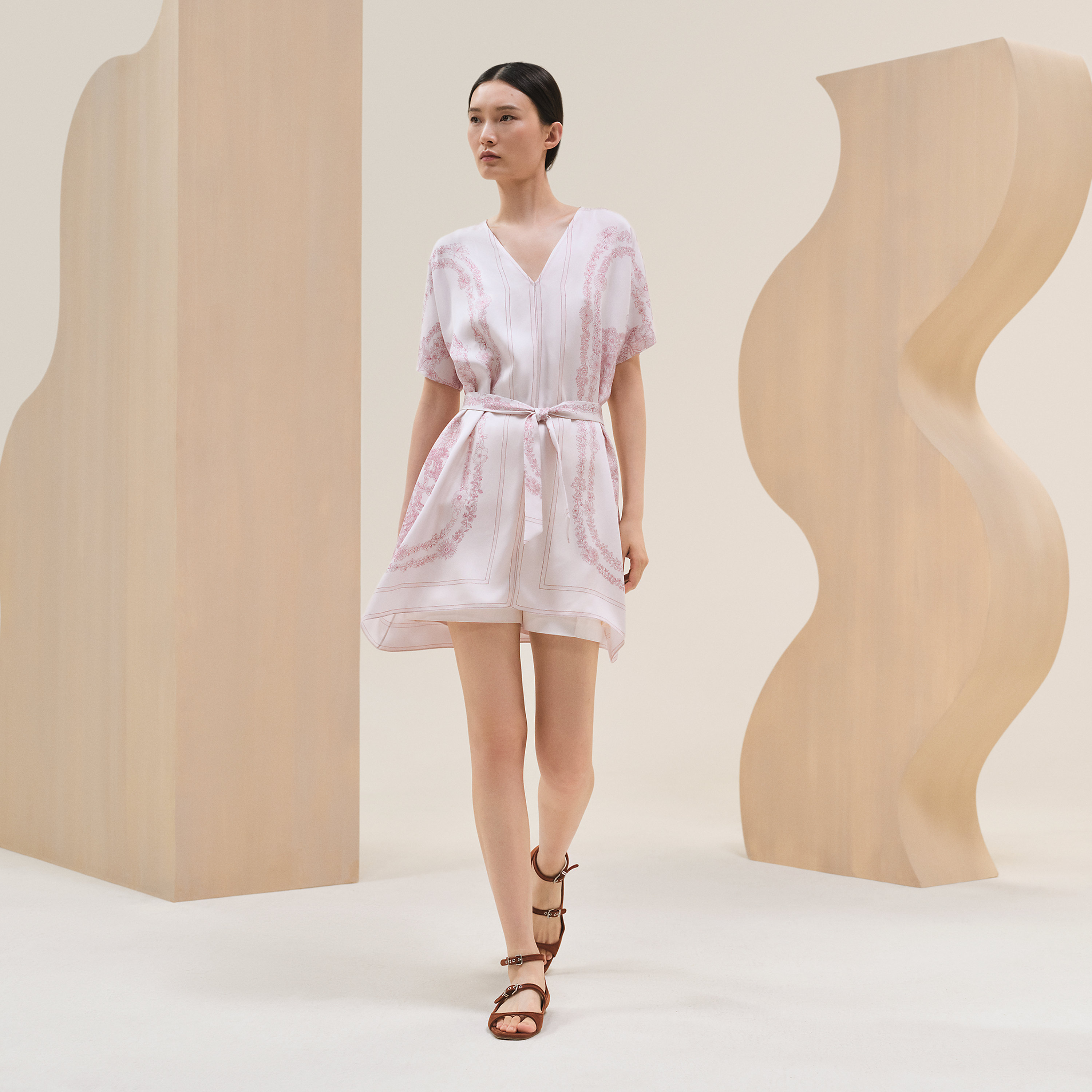 "Bride de Gala en Fleurs" belted tunic