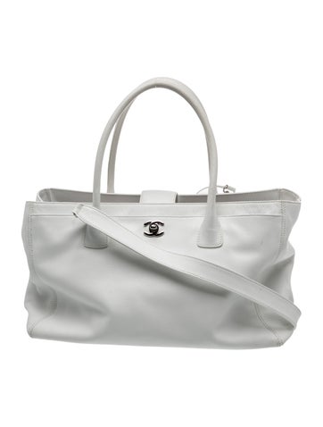 Medium Executive Cerf Tote w/ Strap