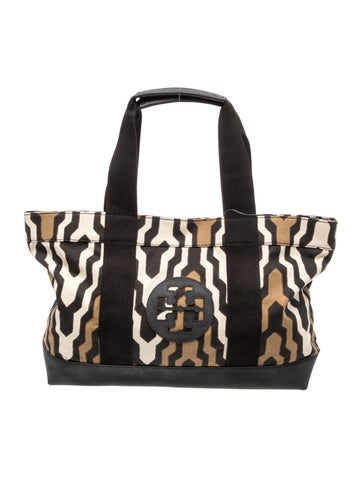 Signature Shoulder Bag