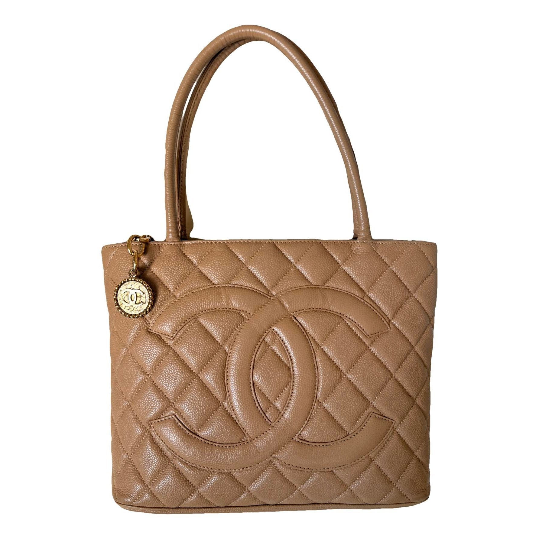 Médaillon leather handbag