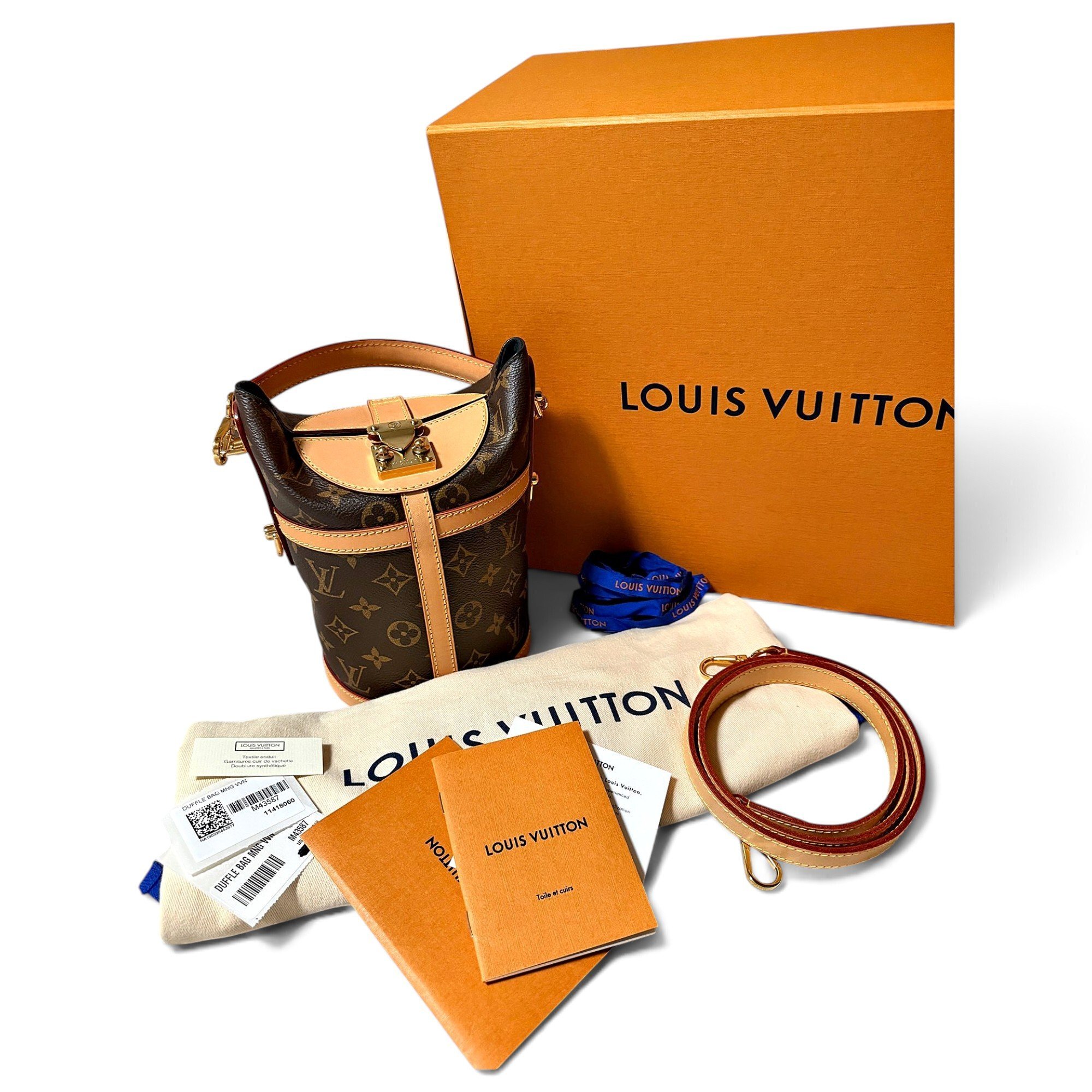 Duffle leather handbag