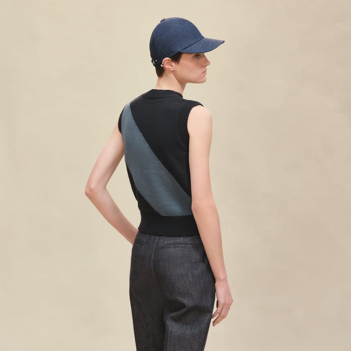 Noir Sleeveless Sweater