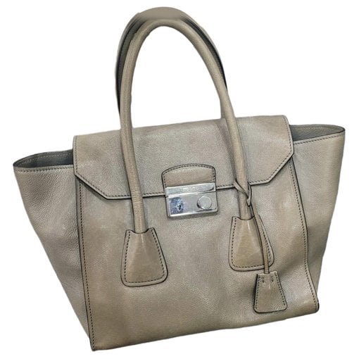 Monochrome leather tote