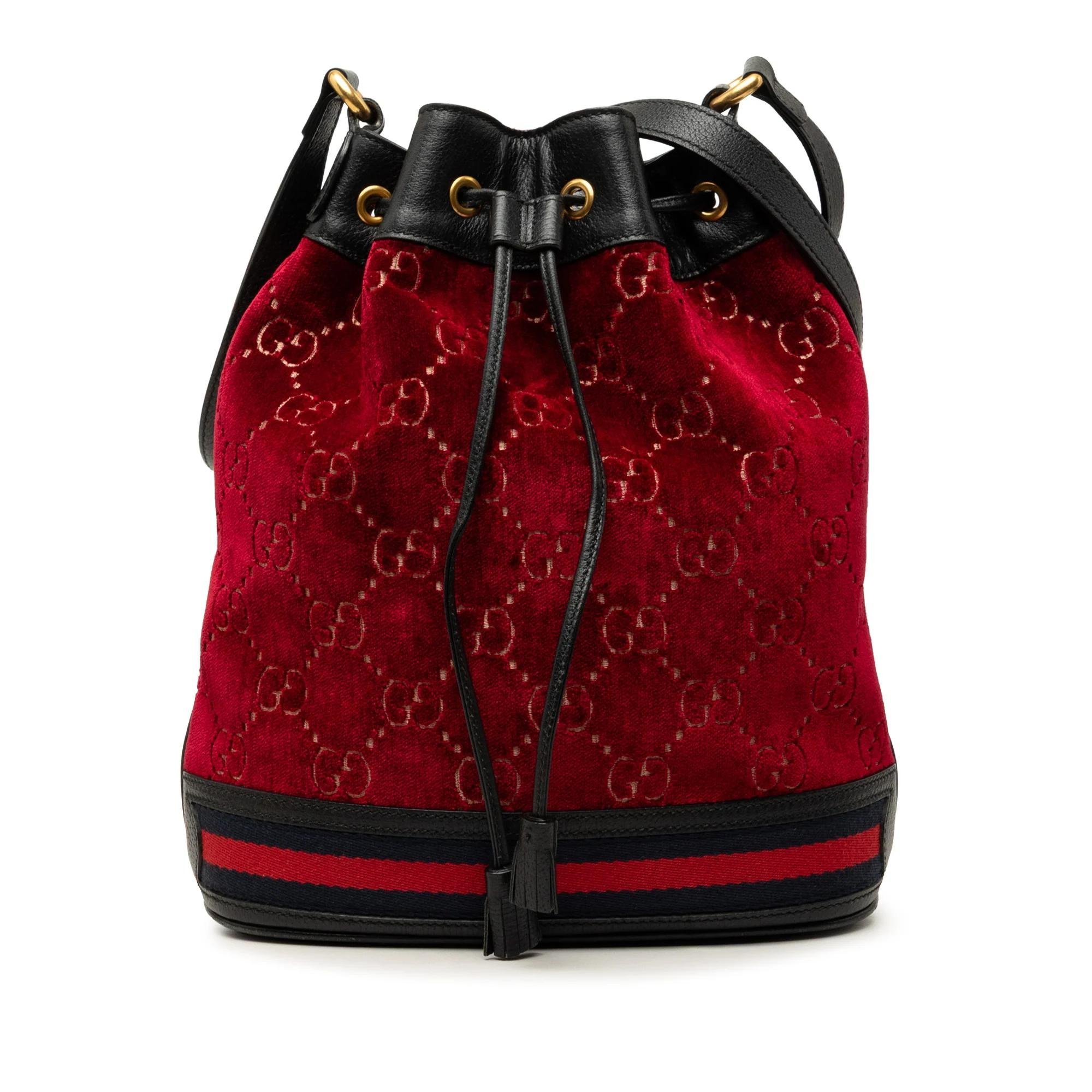 Gucci B leather bag