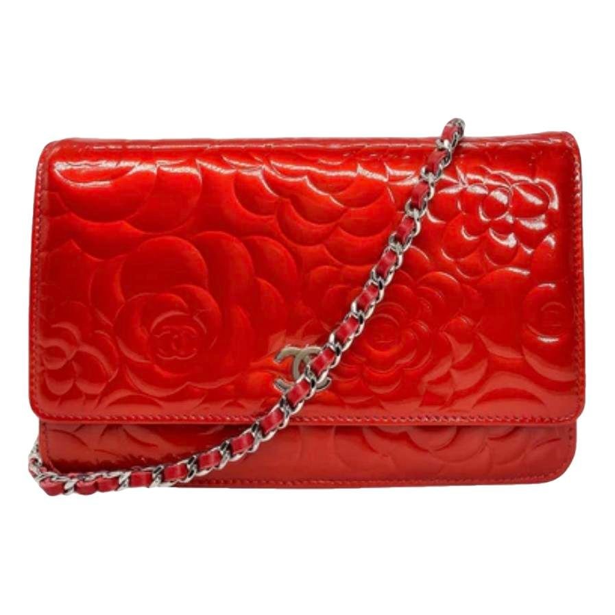 Wallet On Chain patent leather crossbody bag
