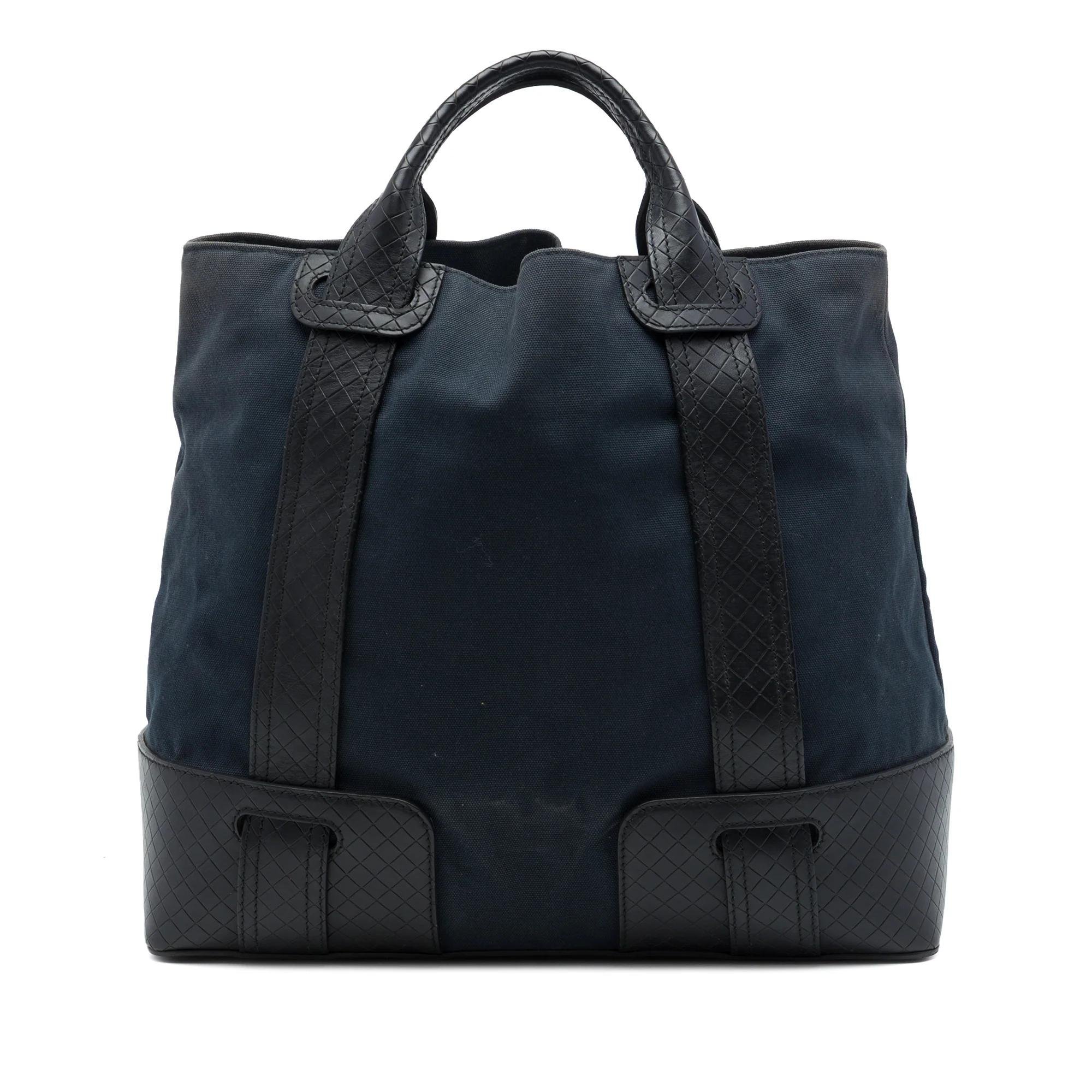 Veneta leather handbag