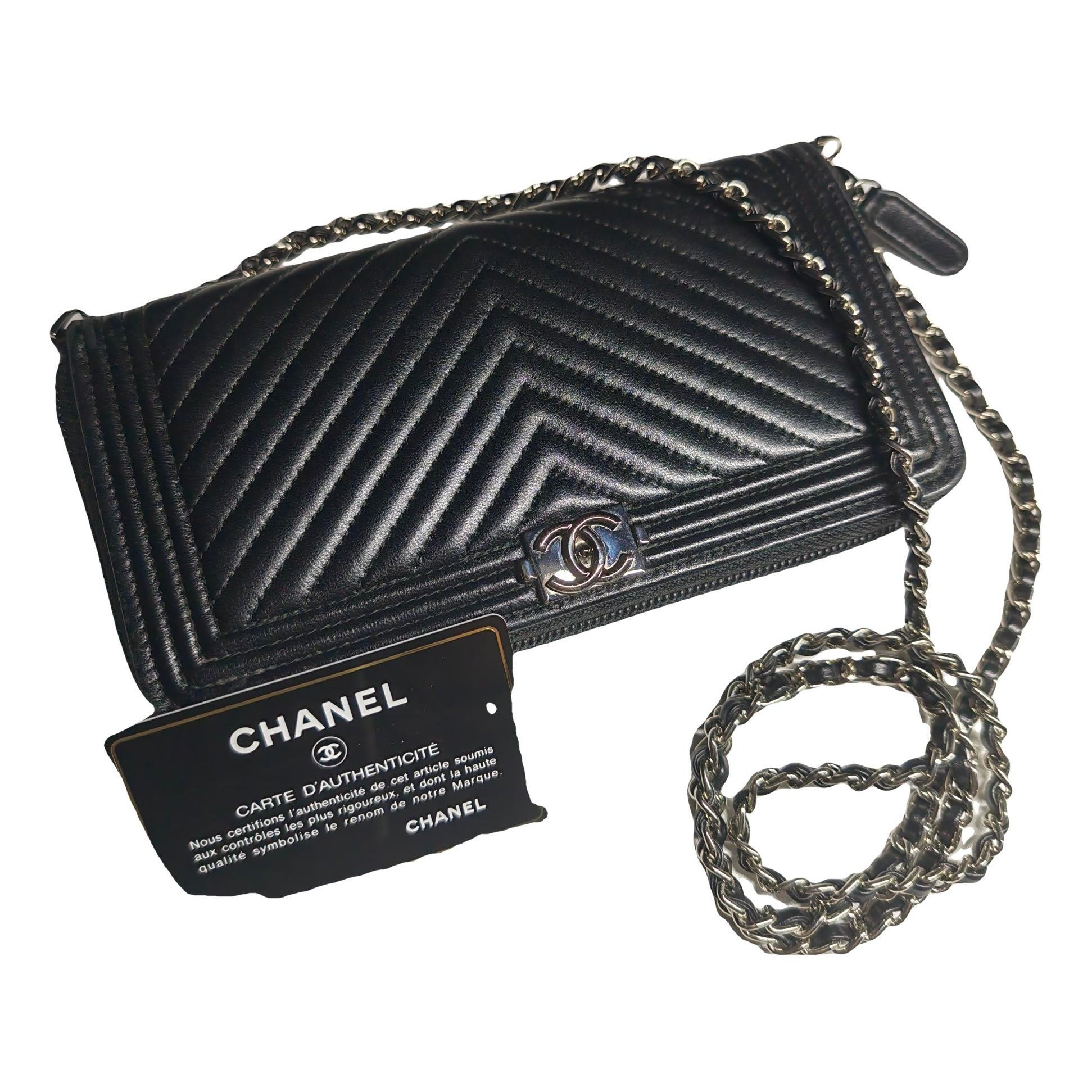 Wallet On Chain Boy leather crossbody bag