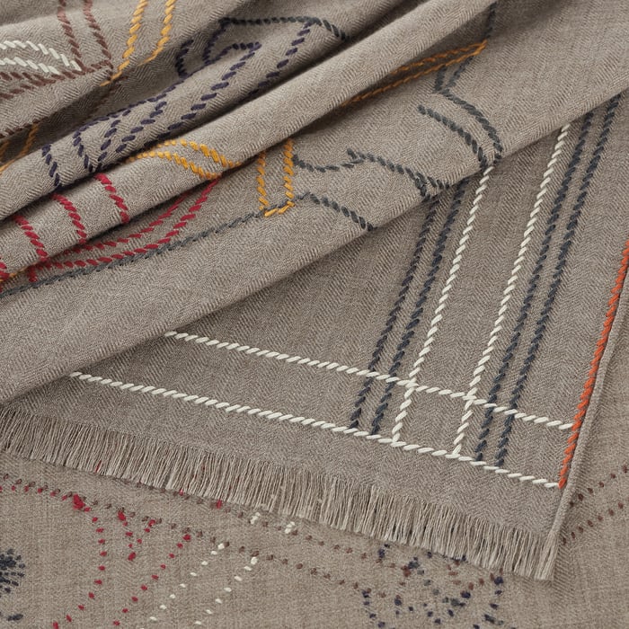 Étoupe Cheval a La Couverture Embroidered Rectangle