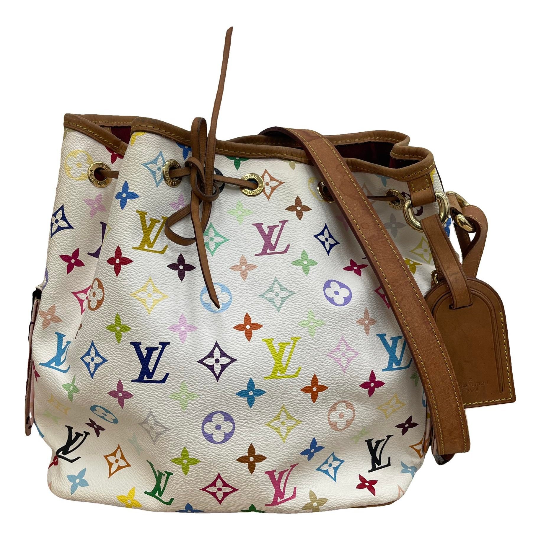 Nano Noé leather handbag