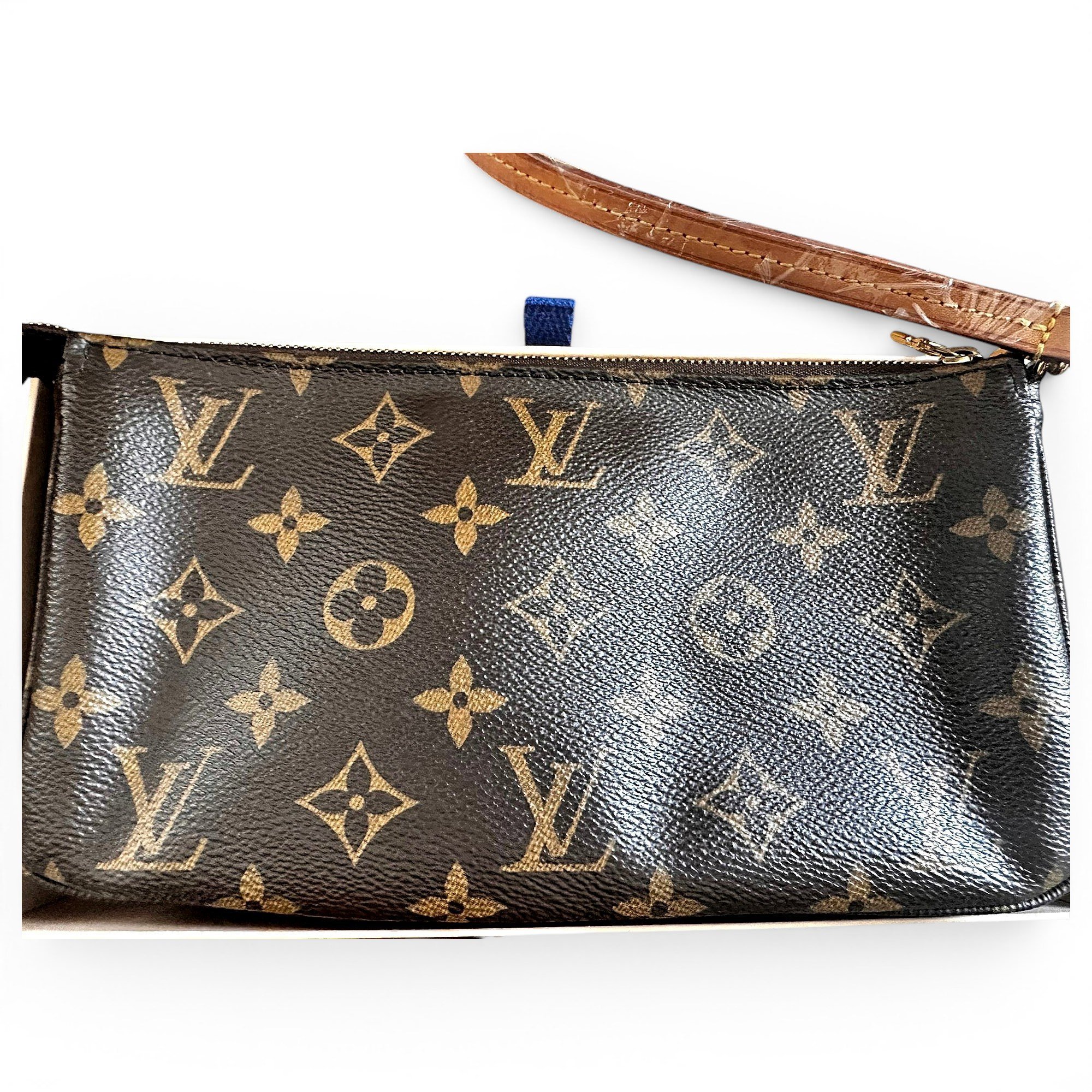 Louis Vuitton Pochette Accessoire leather handbag