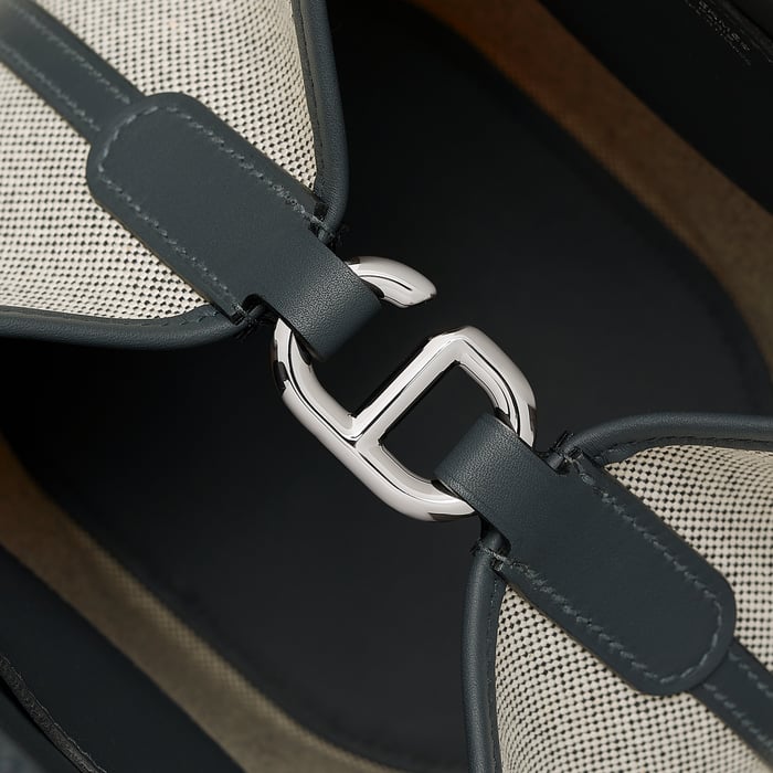 Hermès In-the-loop 18 Bag