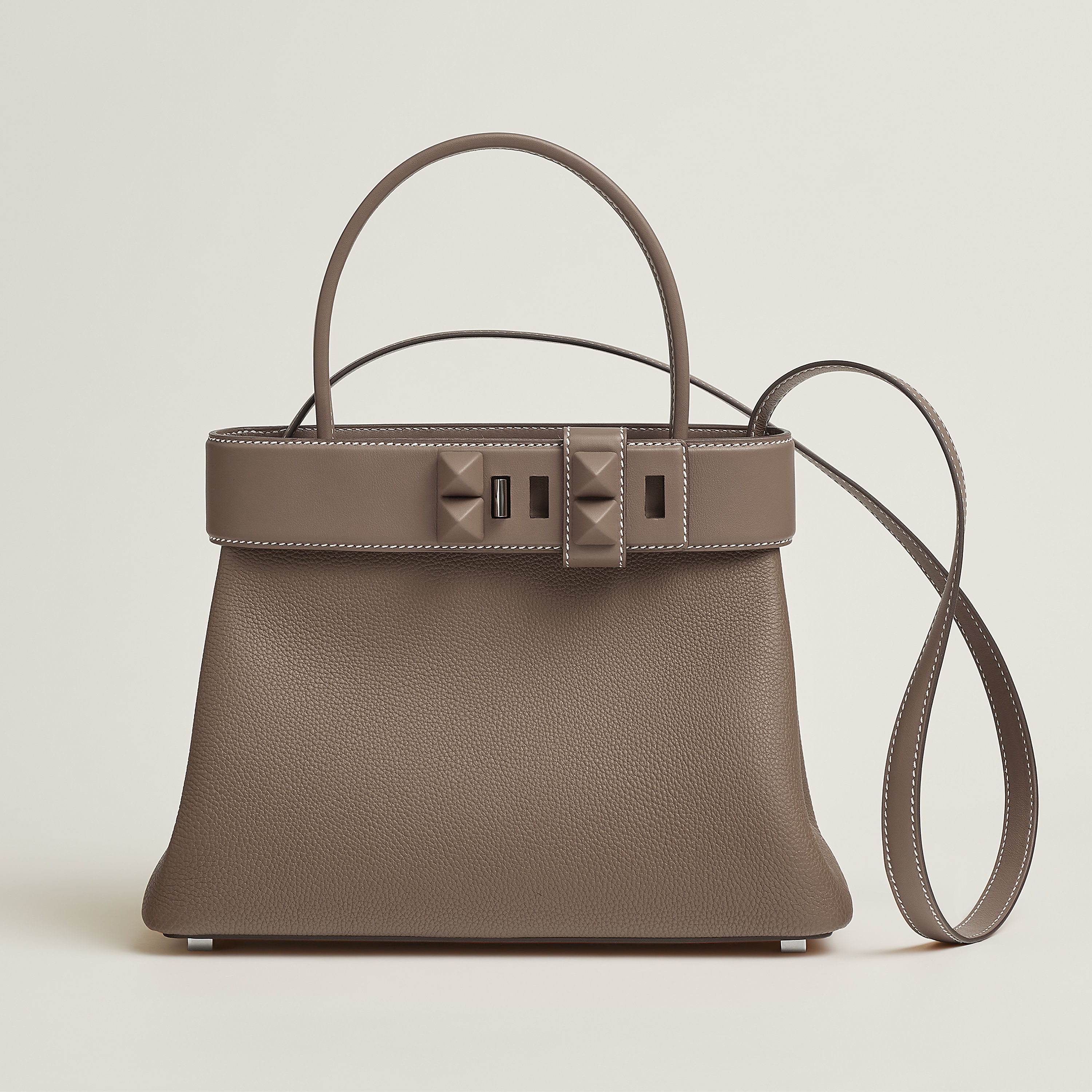 Hermès Médor Bag 27 in Étoupe Togo leather with Collier de Chien pyramid studs