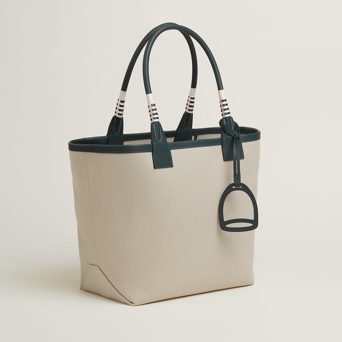 Steeple 28 Bag